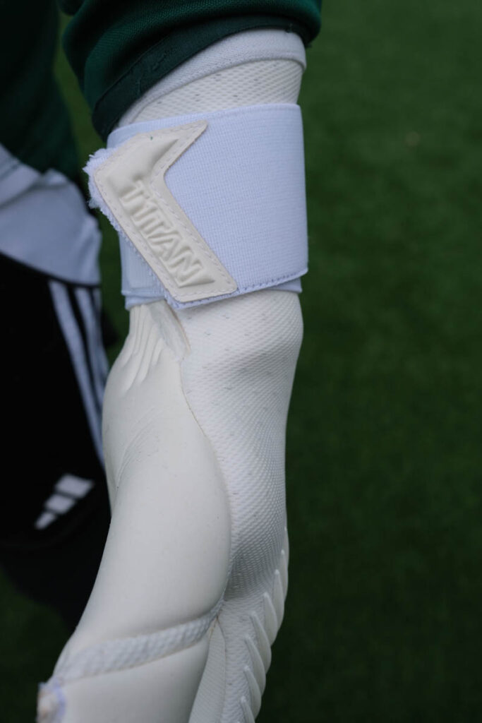 T1tan Rebel 2.0 White-Out details - DistrictVoetbal