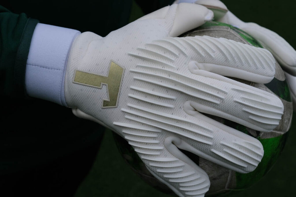 T1tan Rebel 2.0 White-Out - DistrictVoetbal