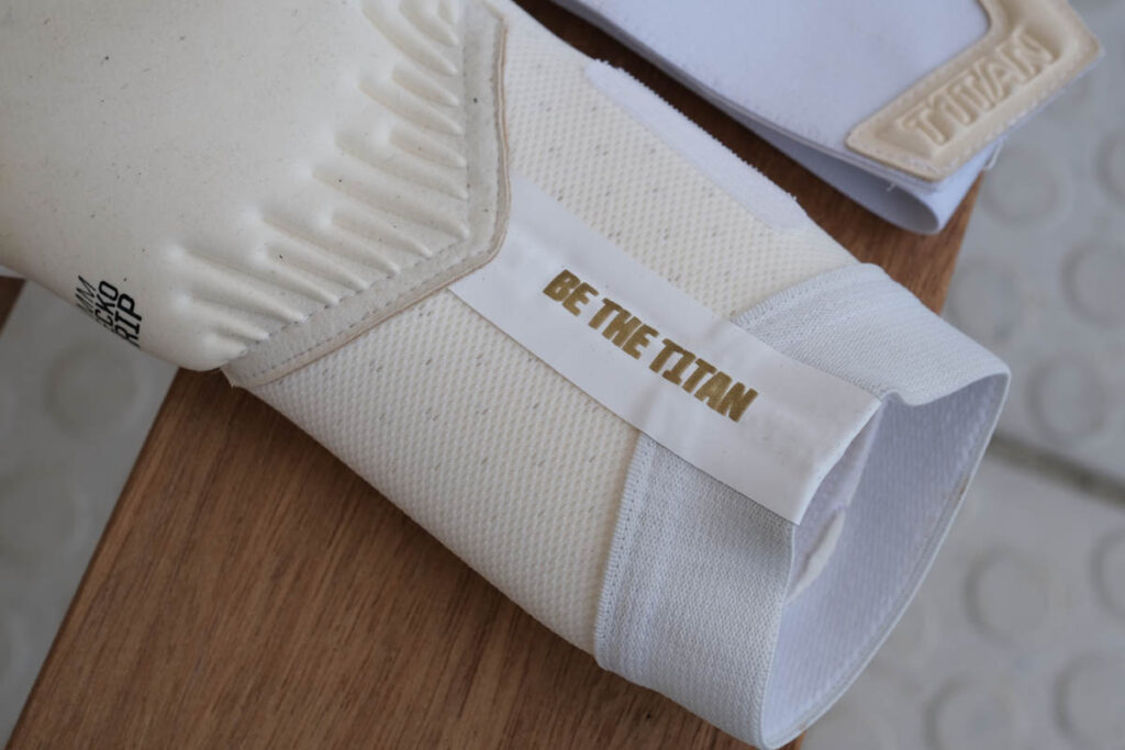 T1tan Rebel 2.0 White-Out details - DistrictVoetbal