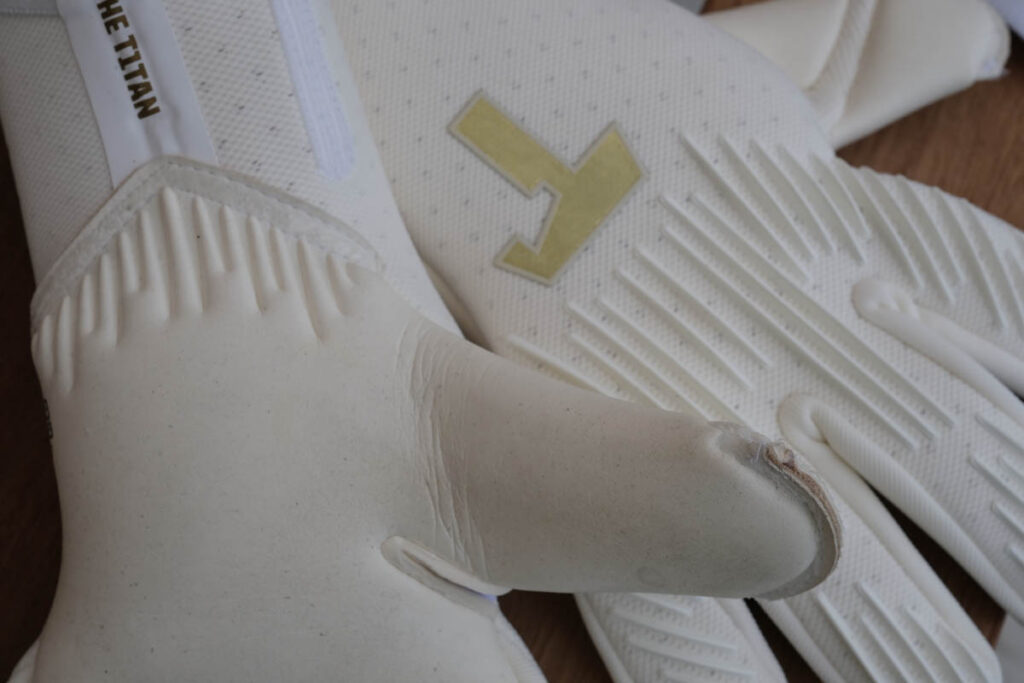 T1tan Rebel 2.0 White-Out details - DistrictVoetbal