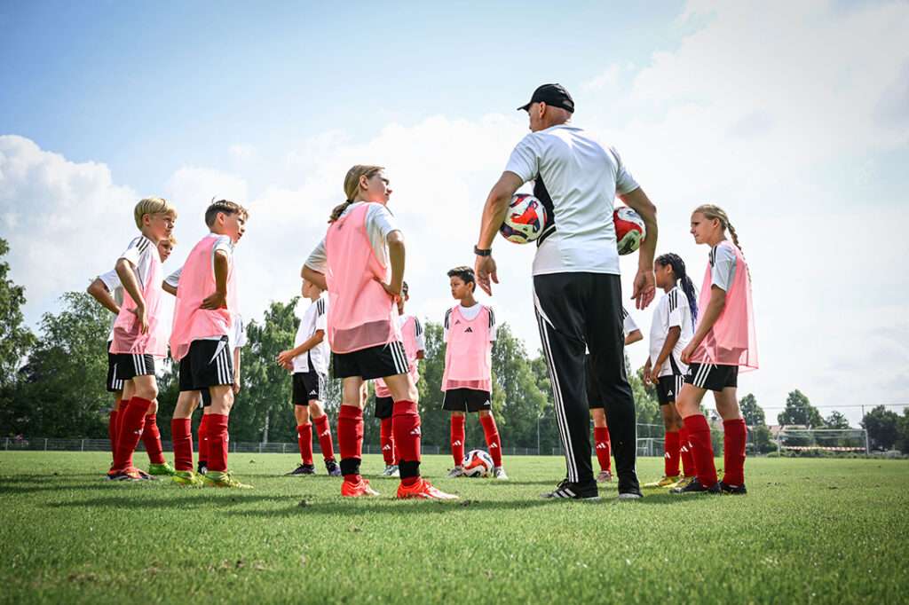 Feeton training ground 1200 unieke oefenvormen districtvoetbal